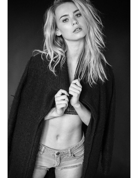 deepthroat teen onlyfans erwachsene hübsche foto