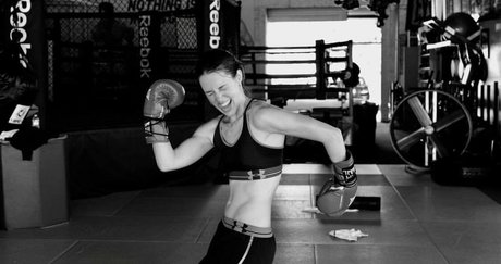 Alona Tal erwachsene hübsche bilder