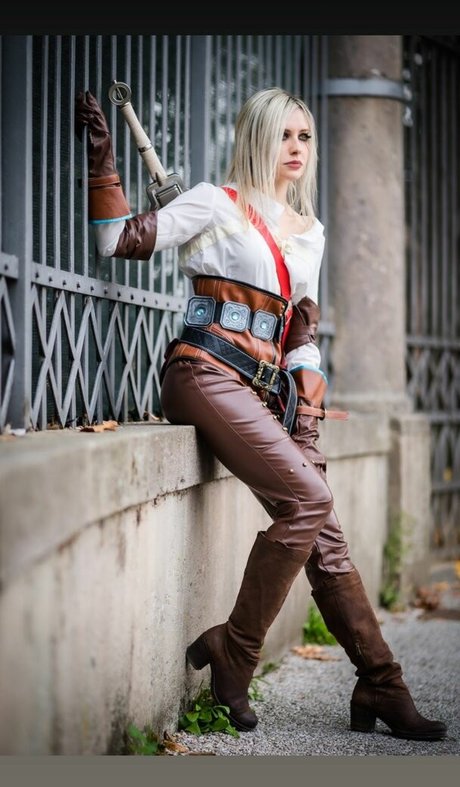 Maddie lena kunst akt bild