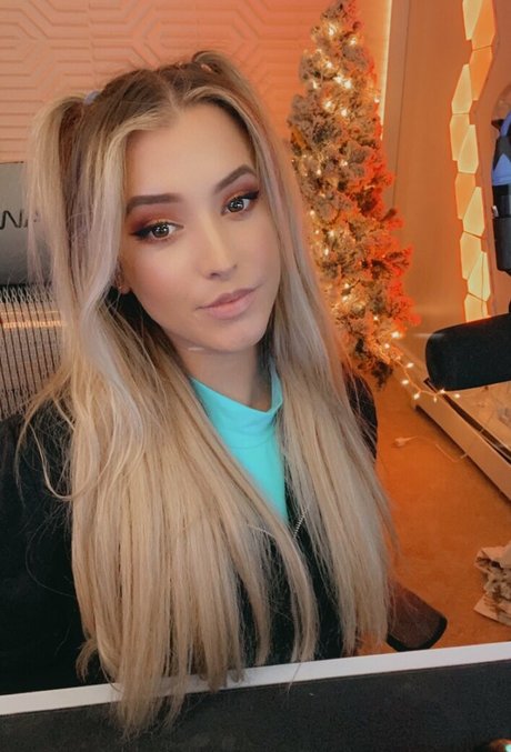 Sweeettails nackt heiße foto