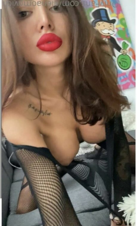 Alena Omovich erwachsene nackte fotos