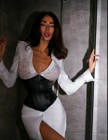 Alena Omovich sexy exklusive archiv