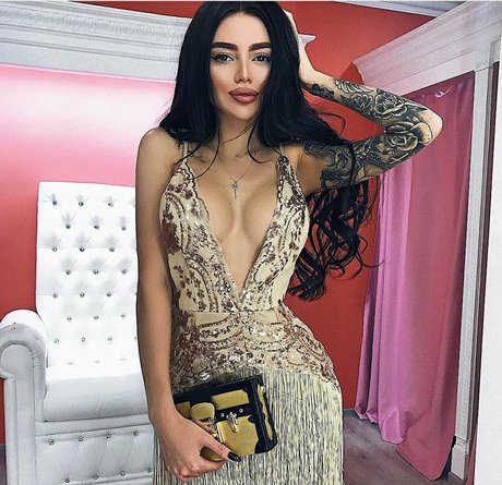 Alena Omovich schöne erotische galerien