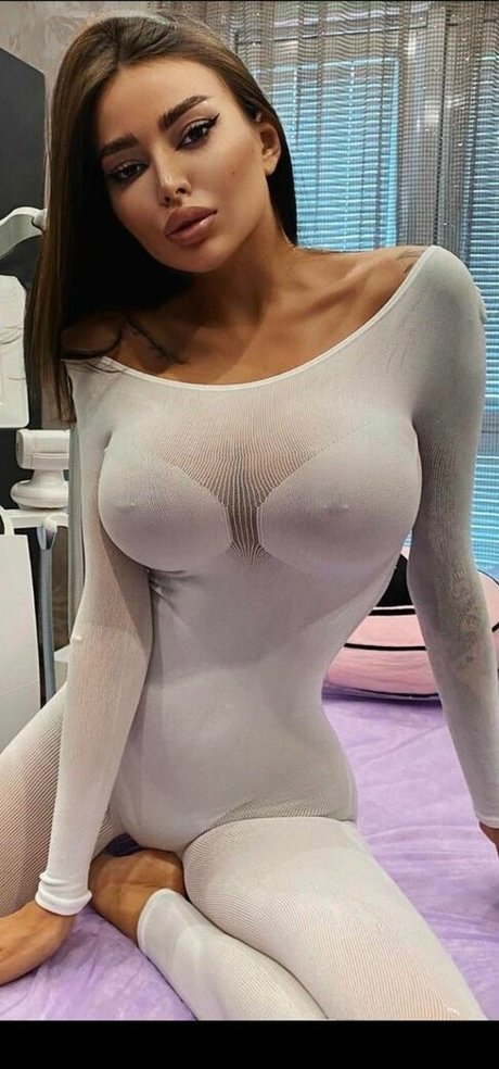 Alena Omovich hd pornografische bild