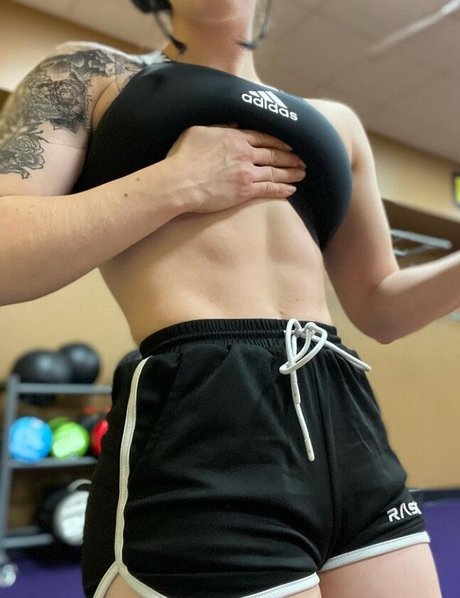 Amber The Valkyrie freie akt bilder