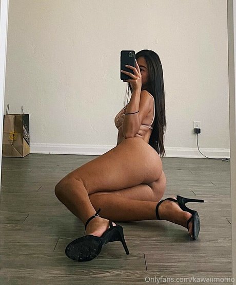 Kawaiimomo schöne nackten foto