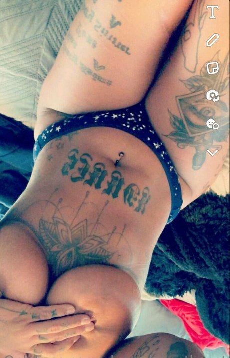 Alyssadoesntboost pornostar nette bild