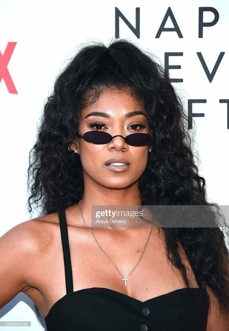 Mila J kostenlose nackt archiv