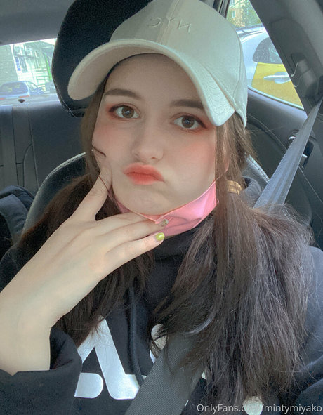 MintyMiyako erwachsene foto