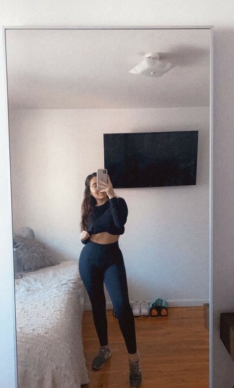 asiatische falsche titten onlyfans top nackt foto