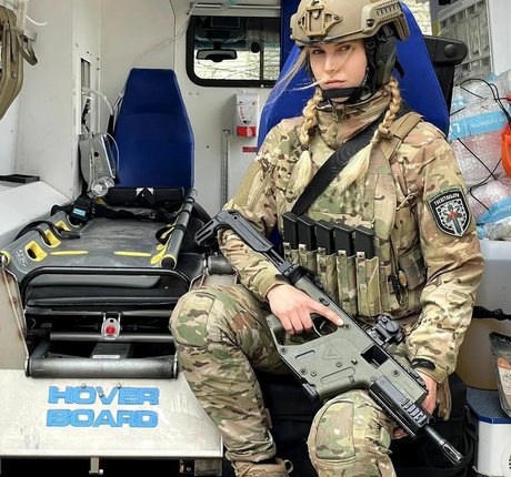 kira mistress of chaos schauspielerin sexy galerie