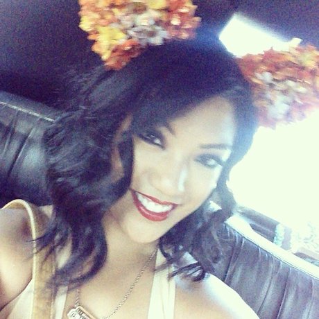 Janelle Ha model sexy foto