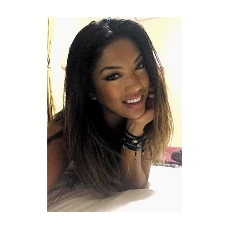 Janelle Ha erwachsene schöne foto