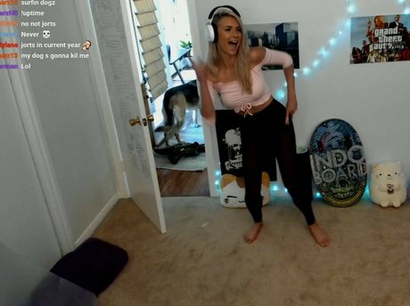 Legendarylea perfekte nacktheit fotos