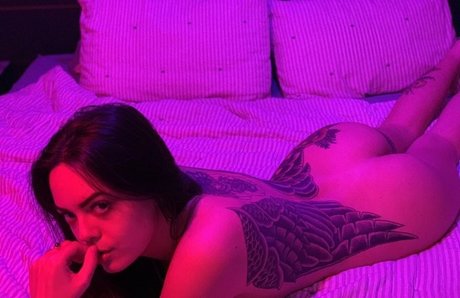 Maxine Online nackt sexy galerie