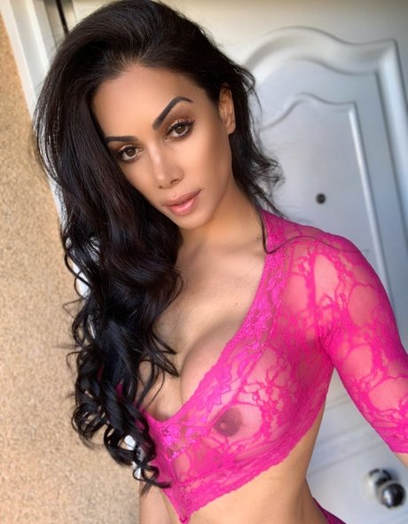 Cinthya Haykchaeli schöne akt foto