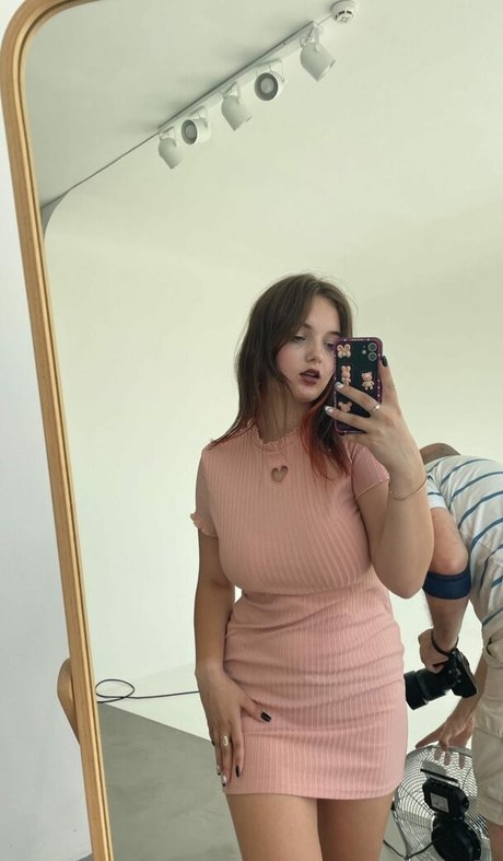 Caroline Moore erwachsene nackte foto