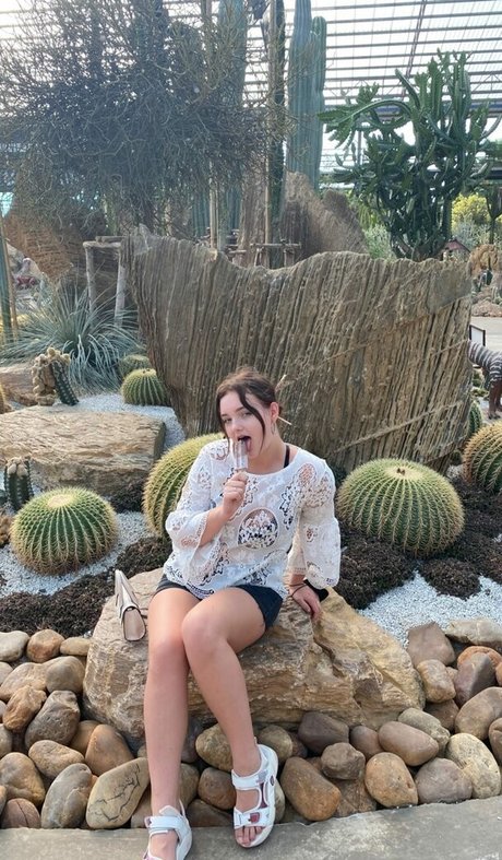 Caroline Moore schauspielerin hd galerien