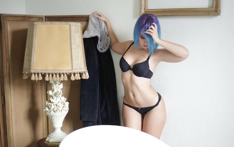 Mimo Suicide hd nackten bild