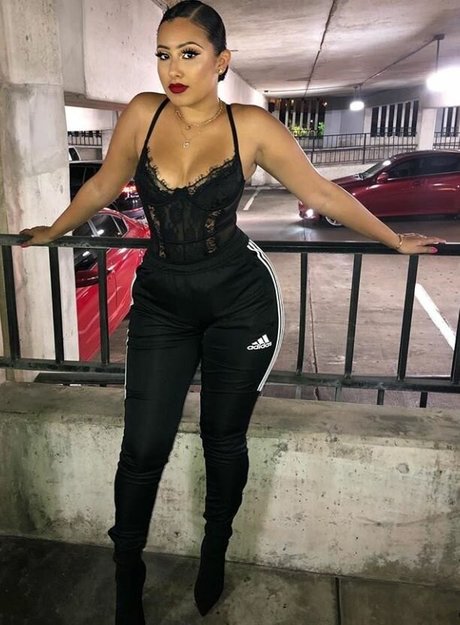 breite onlyfans perfekte nette bild