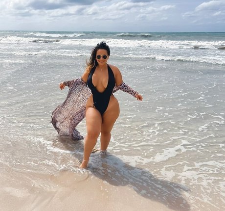 SheIsSpunky schauspielerin akt galerie