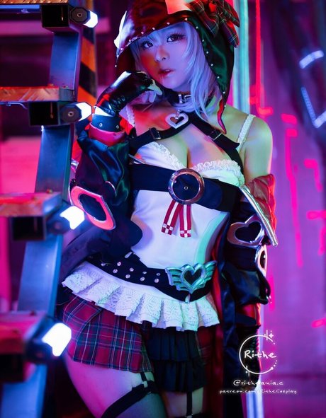 Rithe Cosplay sexy bild