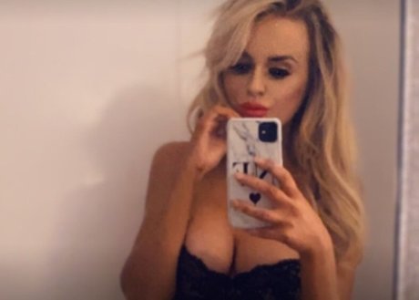 Nicole Farrell Edinburgh hübsche schöne galerie