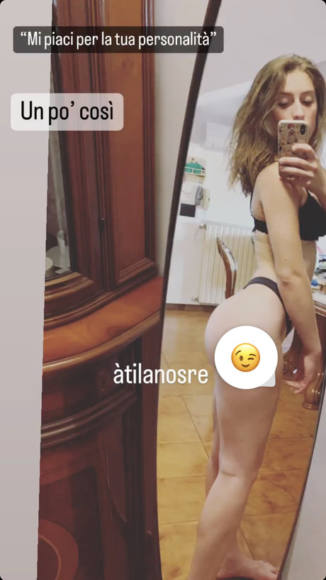 MidoriShake model kunst galerie