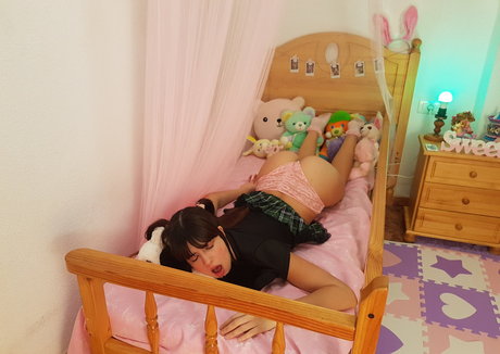 Leni Doll pornostar nackt galerie