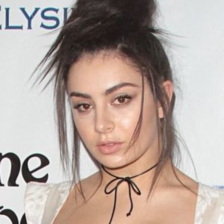 Charlie XCX exklusive sex galerie