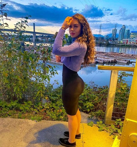 Lilnomib nackt kostenlose bilder