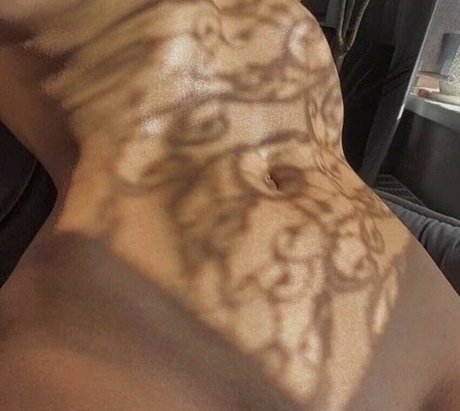 ebenholzlehrerin onlyfans exklusive sexy fotos