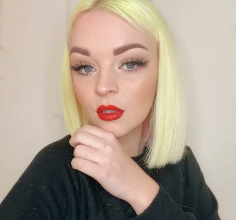 Emily Rose Perrin model top galerien