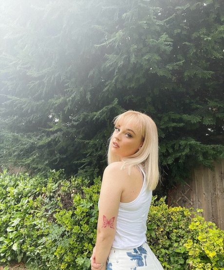 Emily Rose Perrin perfekte pornografische bild