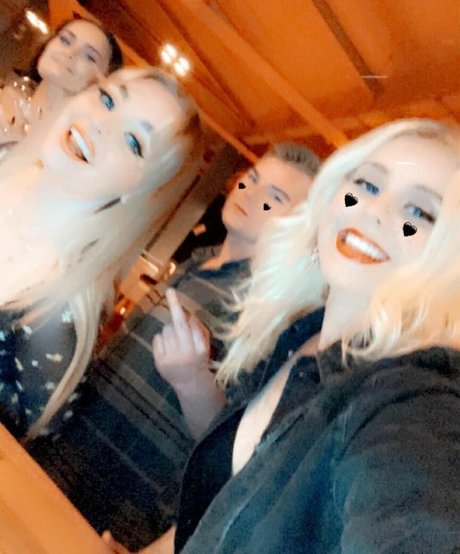 Emily Rose Perrin porno pornostar archiv