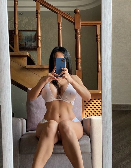 Helenka Demidova hübsche erotische bild