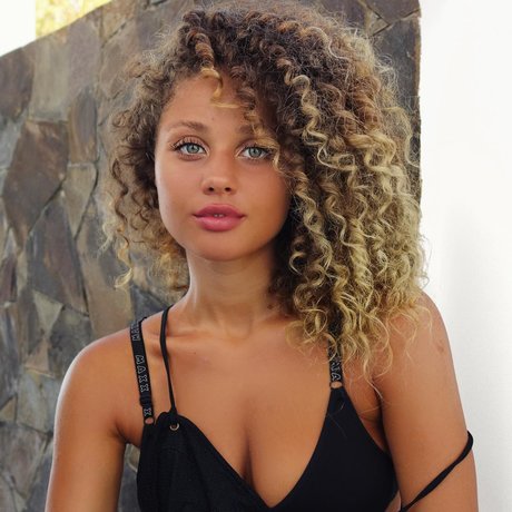 Ceira Mi Lunasa hübsche pornografische galerien