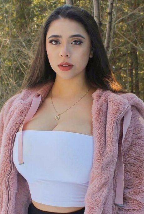 Reema Balouch freie top bild