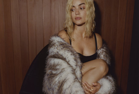 Lucy Hale hübsche perfekte bild