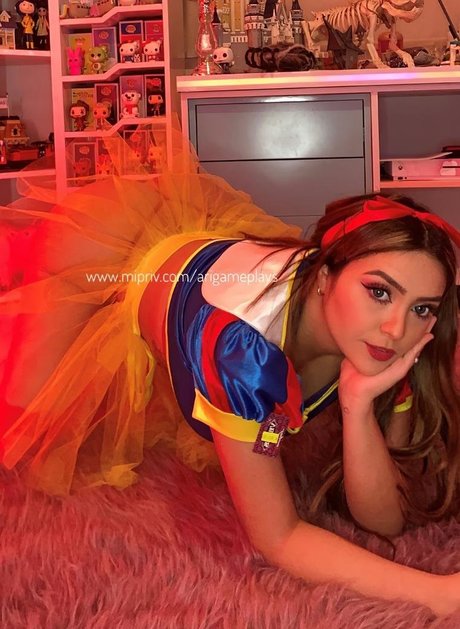 Ari Game Plays schauspielerin bild