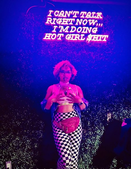 freeblazybrat top sexy bild