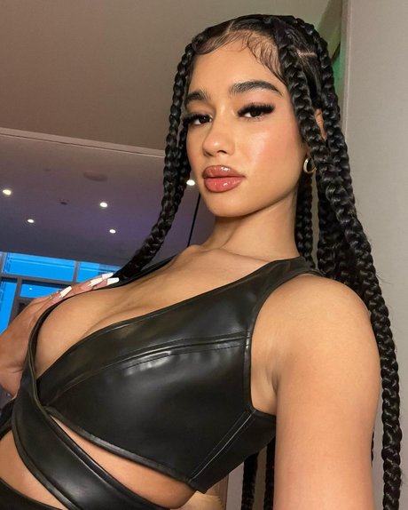 Lala Baptiste sexy pornografische galerien