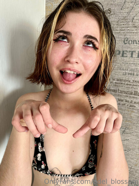 Adel blossom nackt akt bilder