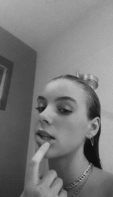 weibliche zwerg-onlyfans freie nacktheit bilder