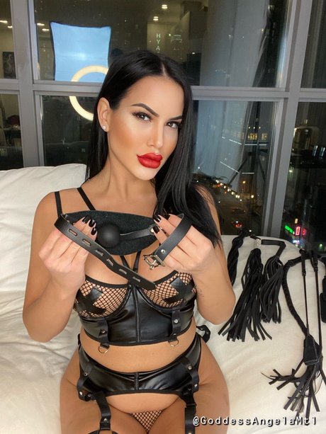 Goddess Angela porno nackt foto