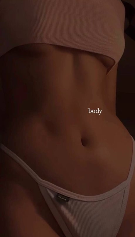 Kani Rosi erwachsene hübsche bild