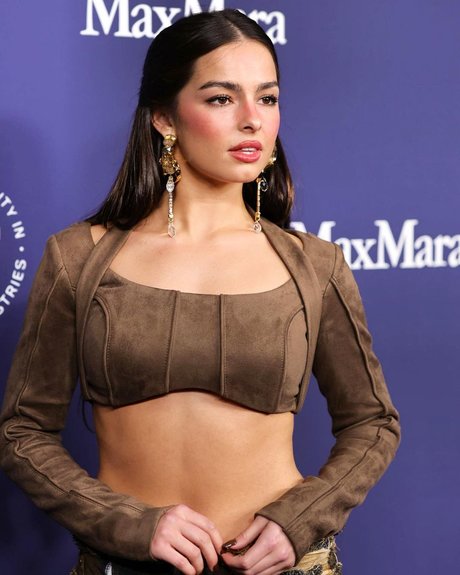 kniebeugenreiten nur fans erwachsene sexy foto