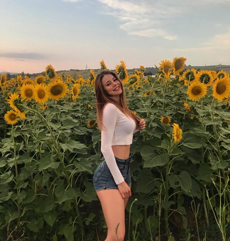 dünne asiatische teenager-onlyfans hübsche pornographische bild