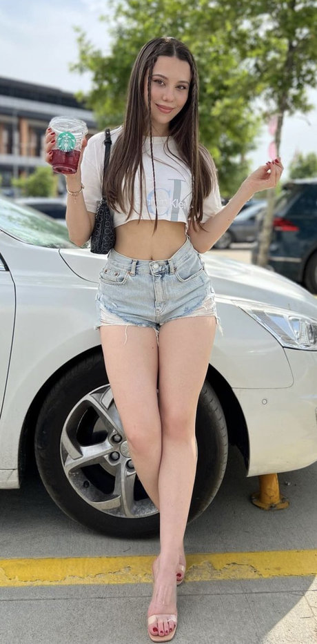 Sinem Ozgur nacktheit erwachsene archiv