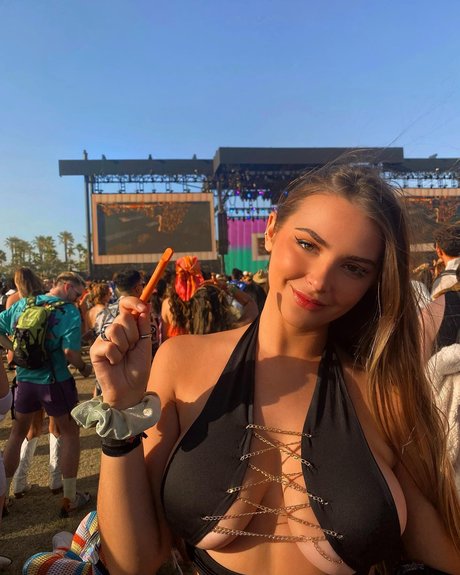 Emma Char nackt erwachsene archiv